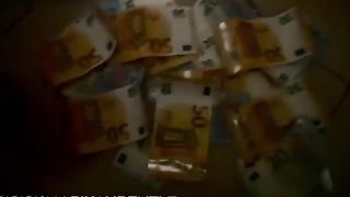 Schiavo passivo viene torturato dalla mistress