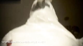 Schiavo passivo viene torturato dalla mistress