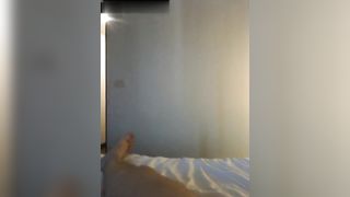 La mia scopamica Lorenza si veste dopo che abbiamo scopato