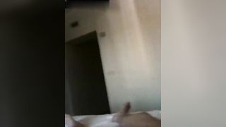 La mia scopamica Lorenza si veste dopo che abbiamo scopato