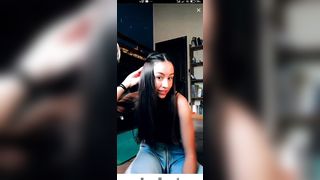 Troia di tiktok intrattiene i fan lasiandoli sperare di vedere di più
