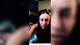 Troia di tiktok intrattiene i fan lasiandoli sperare di vedere di più