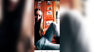 Troia di tiktok intrattiene i fan lasiandoli sperare di vedere di più