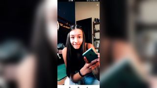 Troia di tiktok intrattiene i fan lasiandoli sperare di vedere di più