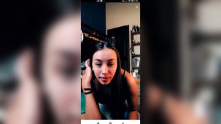 Troia di tiktok intrattiene i fan lasiandoli sperare di vedere di più