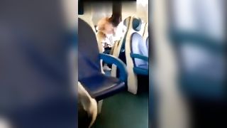 Scenata di gelosia sul treno