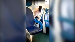 Anteprima del video: Scenata di gelosia sul treno