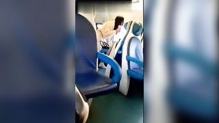 Scenata di gelosia sul treno