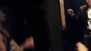 Spiati nel bagno della disco