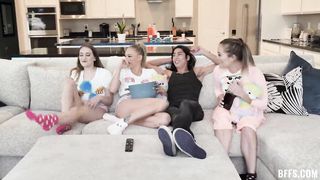 Un giovane fortunato con 3 amiche