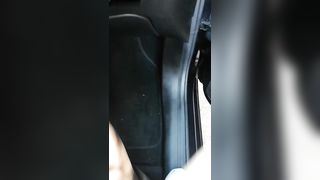 Esibizionista spaventata da un "Uccello Stranissimo"