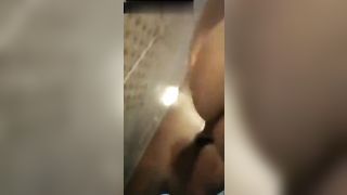 Coppia italiana in bagno dopo una scopata