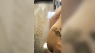 Coppia italiana in bagno dopo una scopata