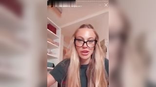 La zoccola lo prende più nel naso che nel culo !