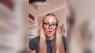 La zoccola lo prende più nel naso che nel culo !