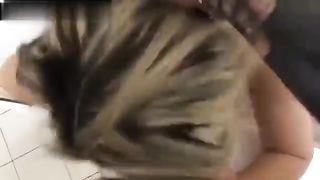 Pompino in vasca da bagno