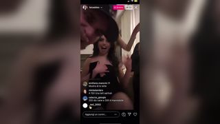 La zoccola promette di mettersi nuda per aumenatre i follower