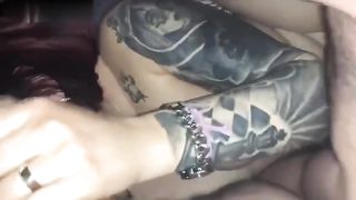 Questa barista troia ha bisogno di due cazzi per essere felice. Uno in bocca e l'altro in fica.