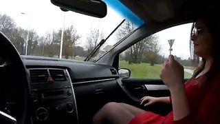 Pippa e bocchino in cambio di un passaggio in auto