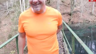 Jogger e la bionda tettona