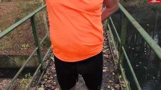 Jogger e la bionda tettona