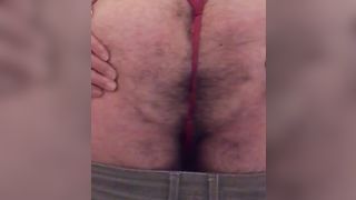 Sotto ai jeans niente