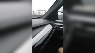 Esce la fica in autostrada