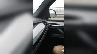 Esce la fica in autostrada