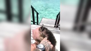 Tedesca bionda inculata alle Maldive