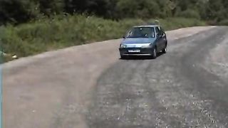 Bella biondina sodomizzata al parcheggio