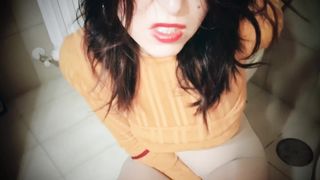 Più la trattengo più godo....la pipi