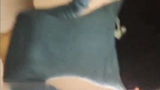 Giulia succhia e sega il cazzo al fidanzato