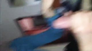 Giulia succhia e sega il cazzo al fidanzato