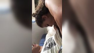 Carmela succhia il cazzo al suo fidanzato