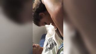 Carmela succhia il cazzo al suo fidanzato