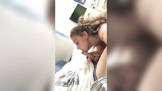 Carmela succhia il cazzo al suo fidanzato