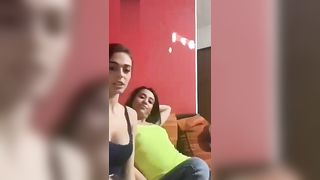 Su TikTok le due troie parlano di cazzi