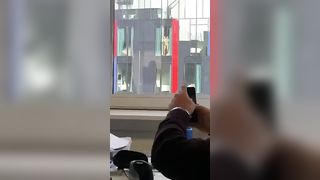 Anteprima del video: Fanno sesso sotto gli occhi di tutti