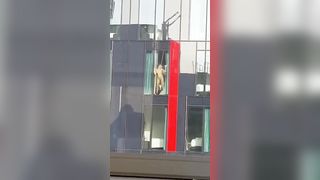 Fanno sesso sotto gli occhi di tutti