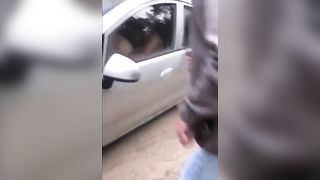 Beccati ubriachi e nudi che dormono in auto