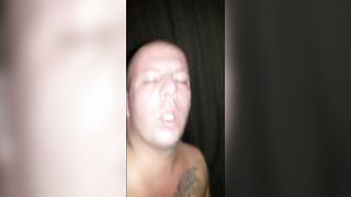 Si incula la ragazza e la filma