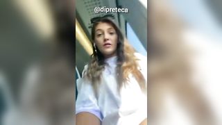 Godurioso ditalino sul treno