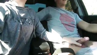 Bella biondina troietta pompa in auto