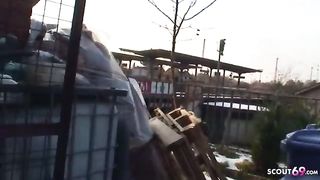 Puttana di strada lavora senza preservativo