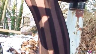 Puttana di strada lavora senza preservativo