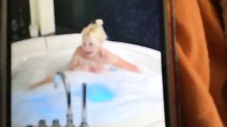 Manya pornostar in vasca idromassaggio