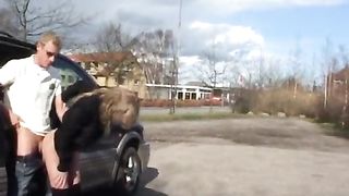 Elise bionda troietta svedese fa sesso in auto