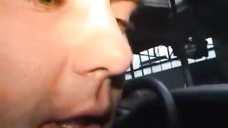 Sesso in auto con bionda puttana matura