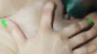 Filma la sua ragazza mentre la scopa