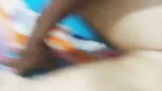 Filma la sua ragazza mentre la scopa